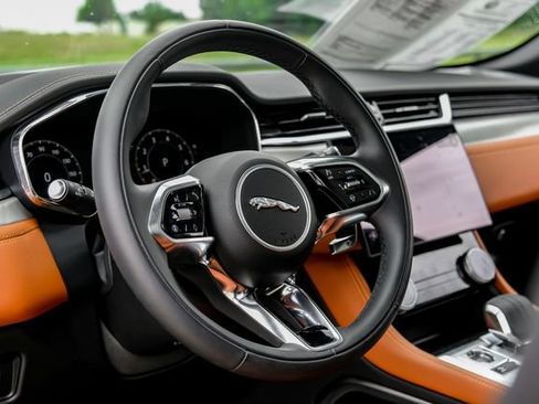Used 2026 Jaguar F-PACE R-Dynamic S AWD/4WD image 19