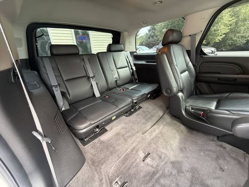 Used 2010 Cadillac Escalade 2WD image 21