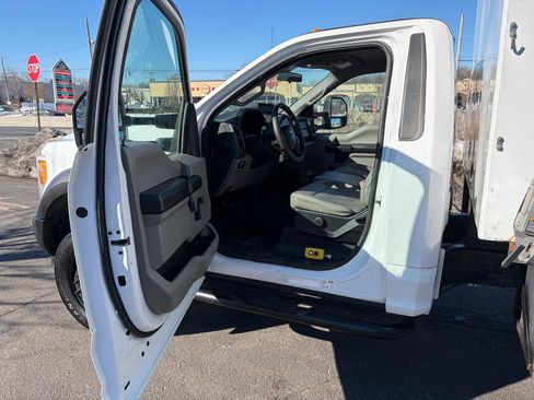 Used 2017 Ford F550 2WD Regular Cab Super Duty image 12