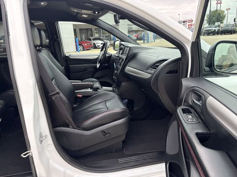 Used 2018 Dodge Grand Caravan GT FWD image 9