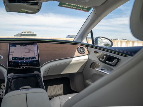 Certified 2023 Mercedes-Benz EQE 500 4MATIC Sedan image 22