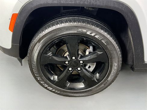 Used 2023 Jeep Grand Cherokee Altitude image 37