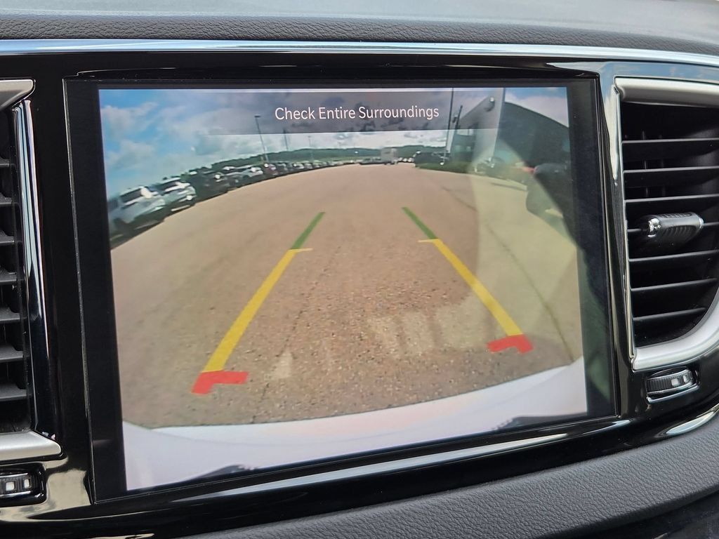 Used 2024 Chrysler Pacifica Touring-L FWD image 25