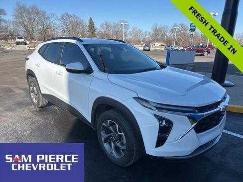 Certified 2024 Chevrolet Trax LT w/ LT Convenience Package image 1