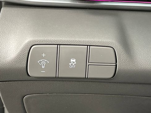 Used 2025 Hyundai Elantra SEL image 37