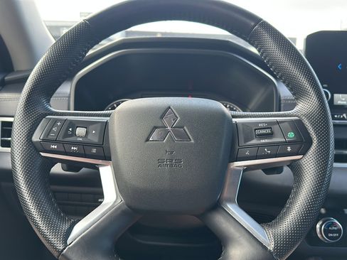 Used 2024 Mitsubishi Outlander SE image 28