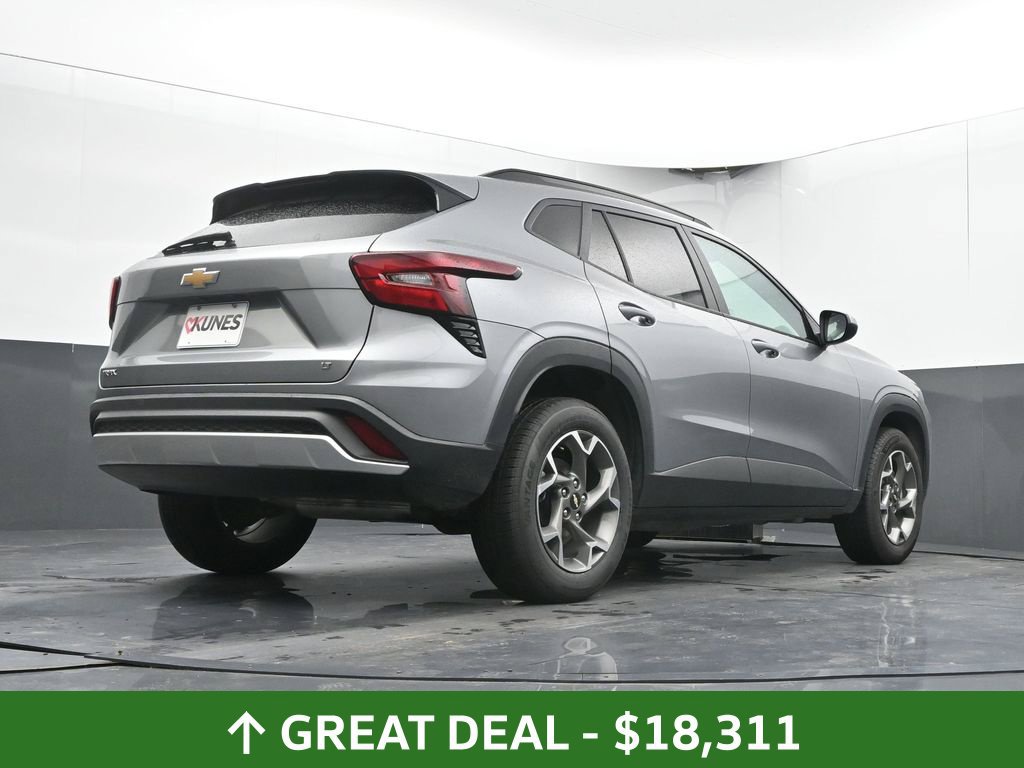 Used 2025 Chevrolet Trax LT FWD image 37