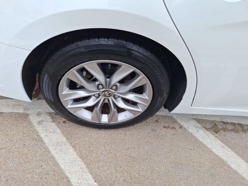 Used 2021 Toyota Avalon XLE image 11