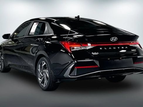 Used 2025 Hyundai Elantra Limited FWD image 6