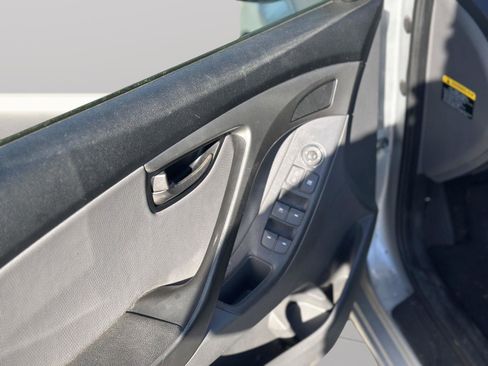 Used 2012 Hyundai Elantra Limited w/ Technology Pkg 5 image 14