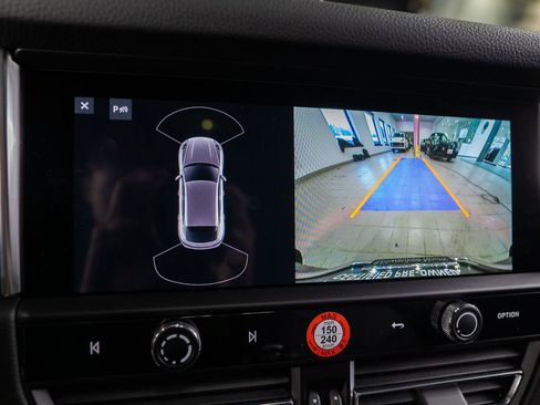 Certified 2025 Porsche Macan AWD/4WD image 30