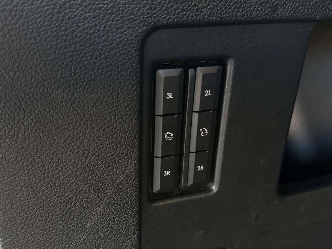 Used 2020 Lincoln Navigator L Reserve AWD/4WD image 6