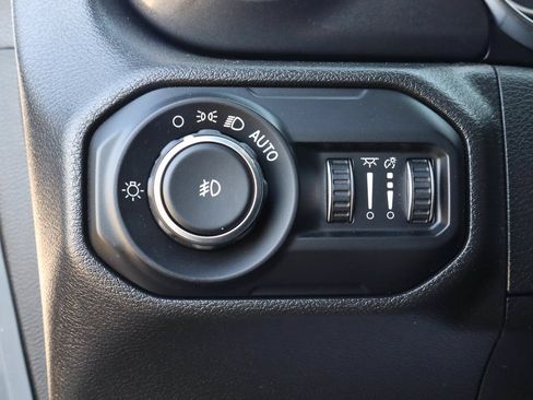 Used 2022 Jeep Wrangler Unlimited Sahara AWD/4WD image 20