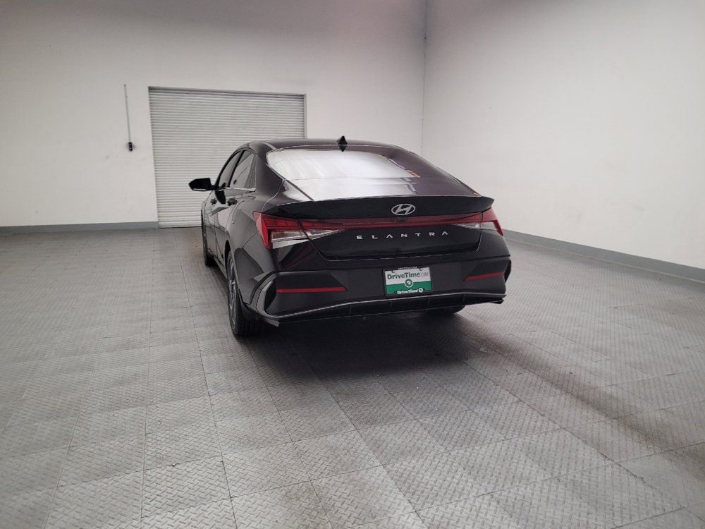 Used 2025 Hyundai Elantra SEL FWD image 6