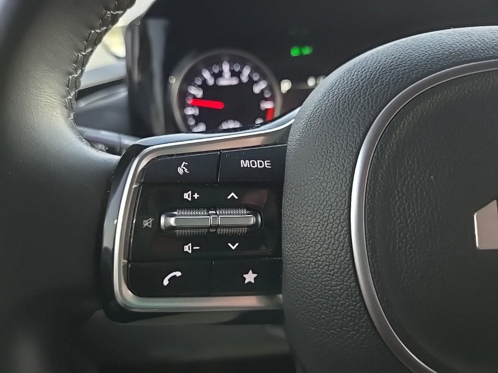 Certified 2024 Kia Carnival EX FWD image 15