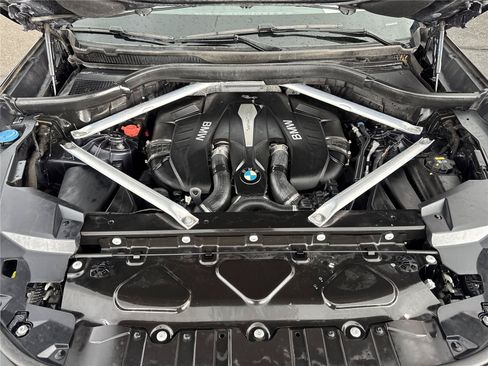 Used 2019 BMW X5 xDrive50i w/ M Sport Package AWD/4WD image 9