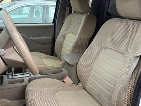 Used 2015 Nissan Frontier SV image 10