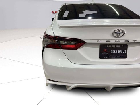Used 2021 Toyota Camry SE FWD image 14