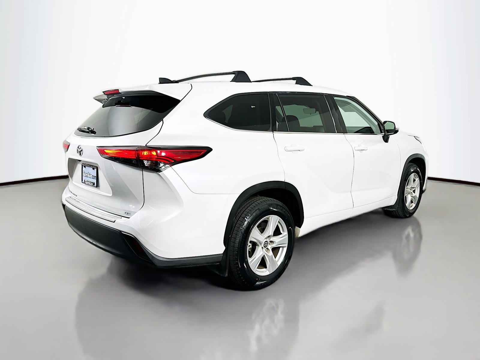 Used 2022 Toyota Highlander LE FWD image 8