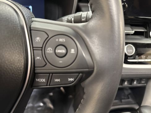 Used 2024 Toyota Corolla Cross XLE w/ Convenience Package image 31