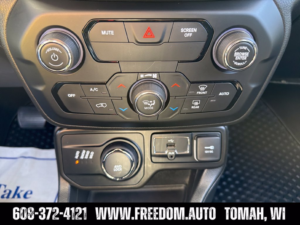 Used 2020 Jeep Renegade Altitude AWD/4WD image 19