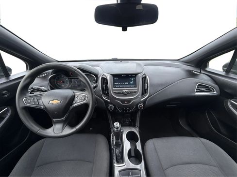 Used 2018 Chevrolet Cruze LT w/ Convenience Package FWD image 24