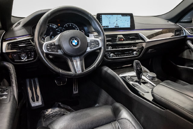 Used 2017 BMW 530i w/ M Sport Package RWD image 9