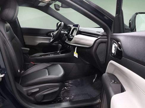 Used 2026 Jeep Compass Limited w/ Sun, Sound & Navigation Group AWD/4WD image 15