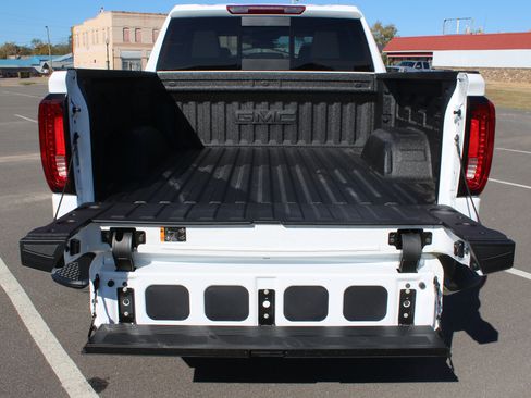 New 2026 GMC Sierra 1500 SLT image 11