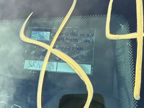 Used 2022 Chevrolet Traverse LS image 32