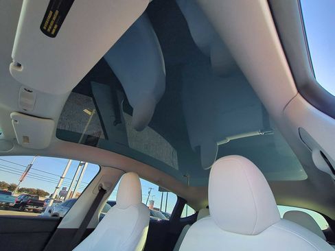 Used 2023 Tesla Model Y Performance image 17