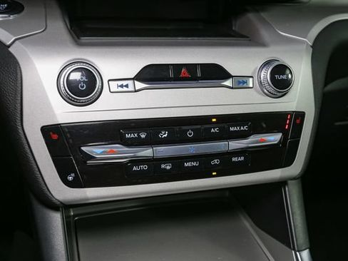 Used 2023 Ford Explorer XLT w/ Equipment Group 202A AWD/4WD image 30