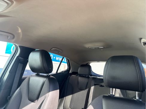 Used 2022 Buick Encore GX Select w/ Sport Touring Package FWD image 30
