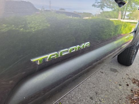 Used 2017 Toyota Tacoma TRD Sport w/ Tow Package image 29