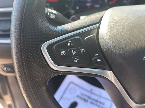 Used 2022 Chevrolet Equinox LT FWD image 18