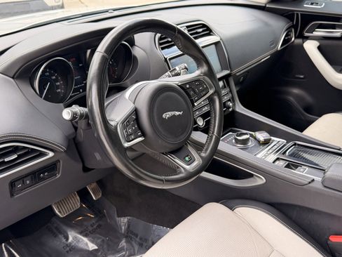 Used 2019 Jaguar F-PACE R-Sport image 16