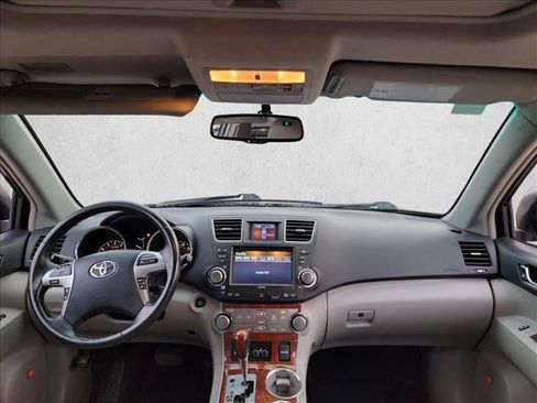 Used 2011 Toyota Highlander Limited w/ Tow Pkg FWD image 14