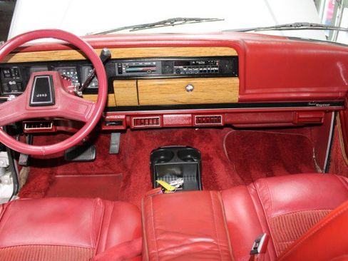 Used 1986 Jeep Grand Wagoneer image 7