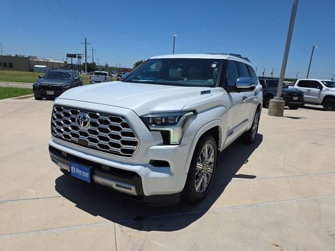 Used 2025 Toyota Sequoia Capstone AWD/4WD image 3