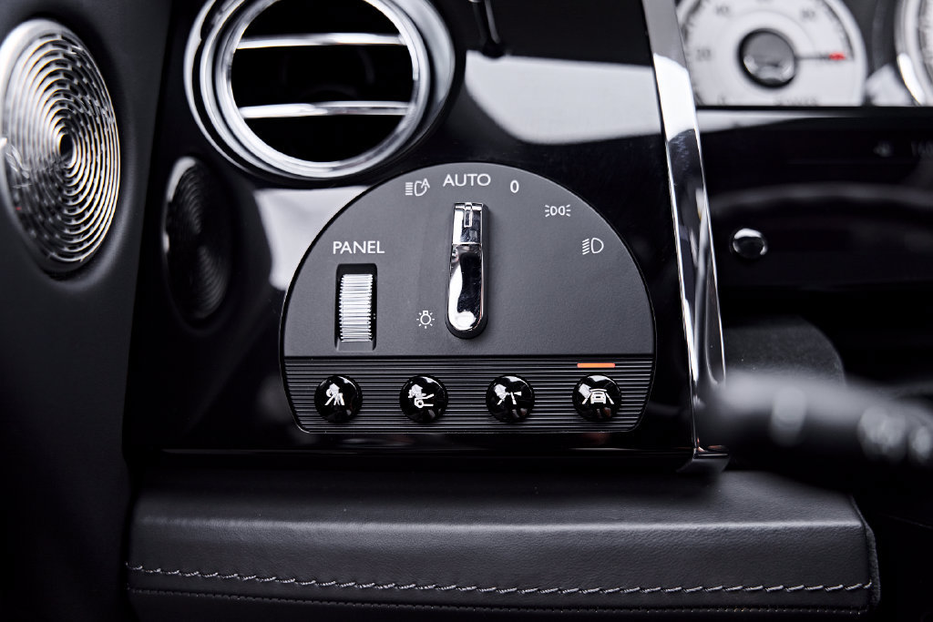 Used 2020 Rolls-Royce Wraith RWD image 57