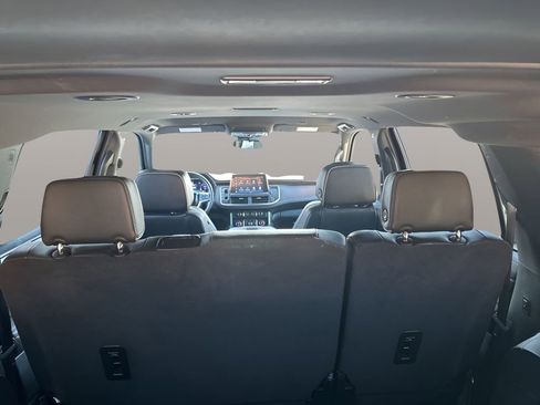 Used 2024 Chevrolet Suburban Premier image 38