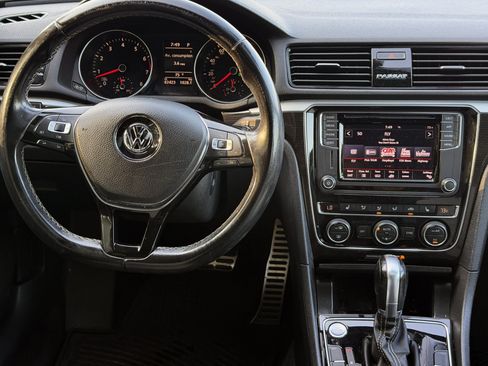 Used 2018 Volkswagen Passat 3.6 FWD image 7