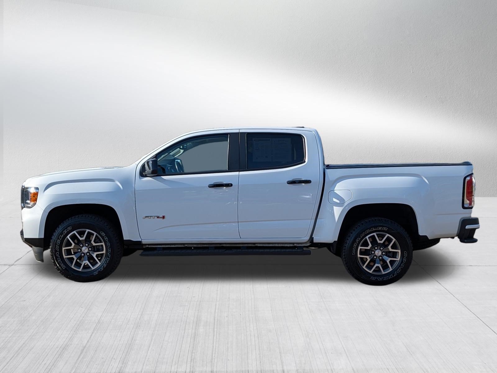 Used 2022 GMC Canyon AT4 w/ Trailering Package AWD/4WD image 4