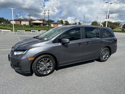 New 2026 Honda Odyssey Touring image 6