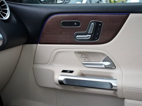 Used 2023 Mercedes-Benz GLB 250 image 21