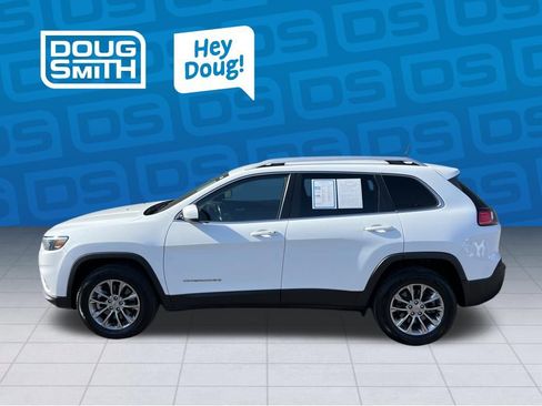 Used 2021 Jeep Cherokee Latitude Plus AWD/4WD image 3