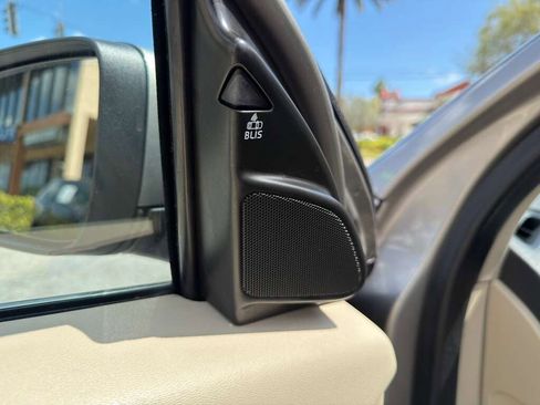 Used 2015 Volvo XC60 T5 Platinum image 10