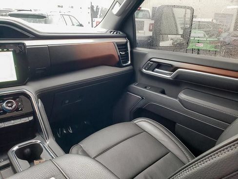Used 2025 GMC Sierra 3500 Denali w/ Denali Reserve Package AWD/4WD image 32