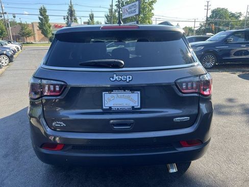 Used 2020 Jeep Compass Latitude w/ Popular Equipment Group FWD image 5