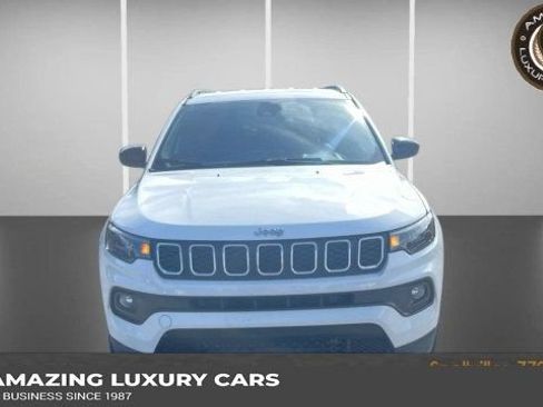 Used 2025 Jeep Compass Latitude AWD/4WD image 1